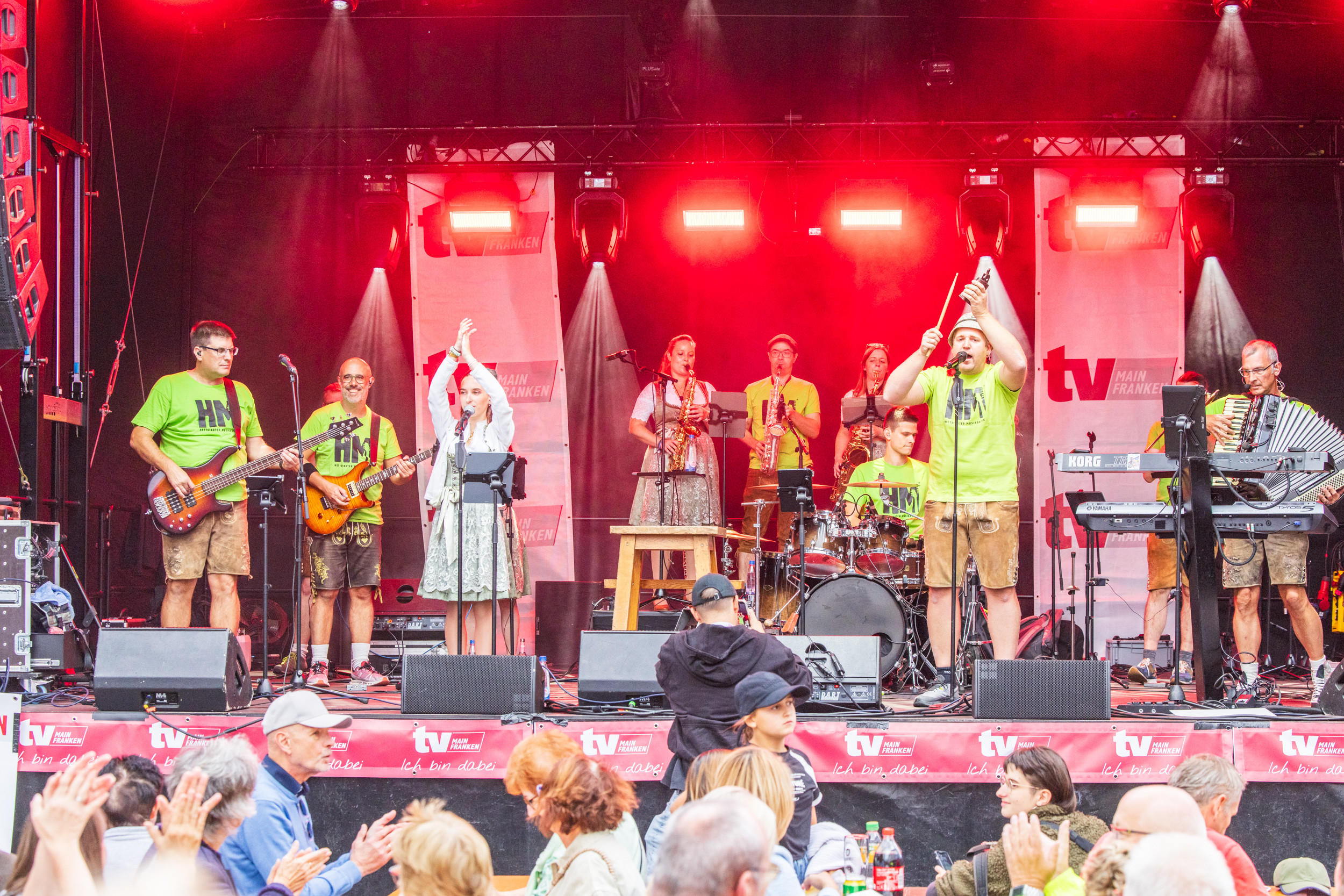 Live-Auftritt einer Band auf einer Bühne beim TV Mainfranken Event am 18.09.2026