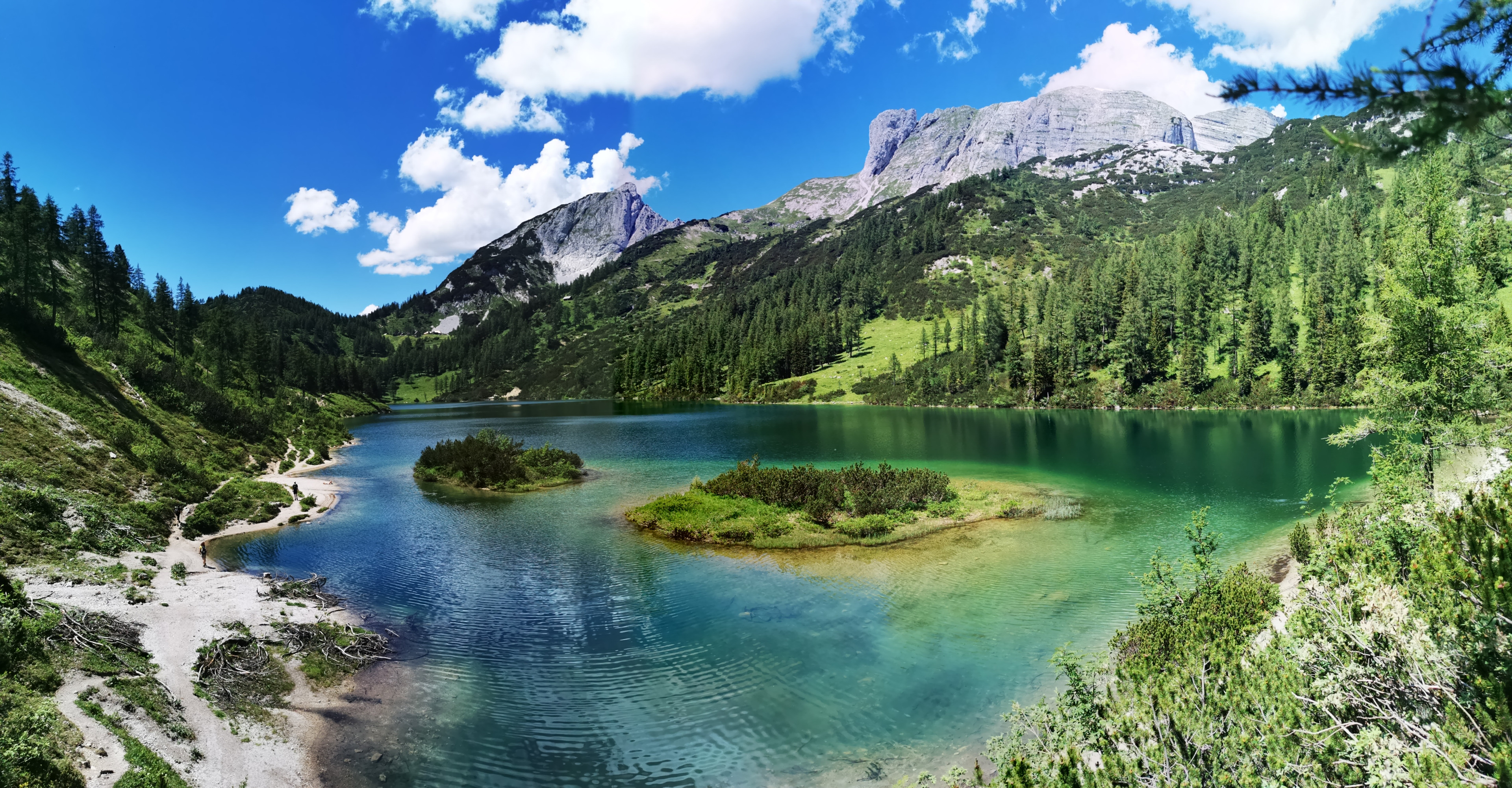Sommerlandschaft auf der Tauplitzalm mit See und Bergen, fotografiert von herbackcountrylife Sabine Knoll