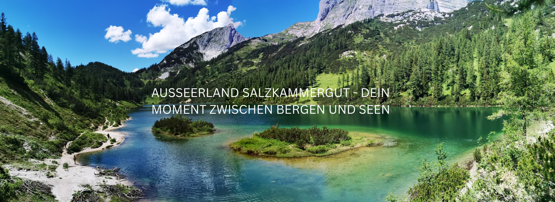 Atemberaubende Landschaft im Seerland Salzkammergut mit Bergen und See