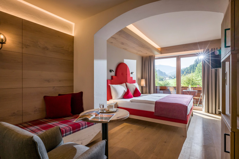 Zimmer im Haflingerhof Wildschönau – Unterkunft für Tourismus in Wildschönau mit Bergblick Modernes Zimmer im Haflingerhof in Wildschönau mit Ausblick auf die Berge, ideal für Tourismus in Wildschönau