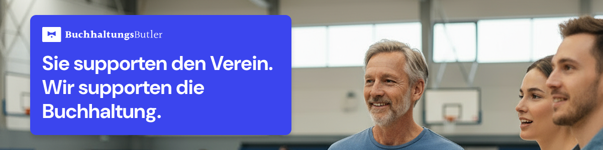 Älterer Mann lächelt in einer modernen Halle, links daneben blauer Kasten mit Textausschnitt 'verein.'